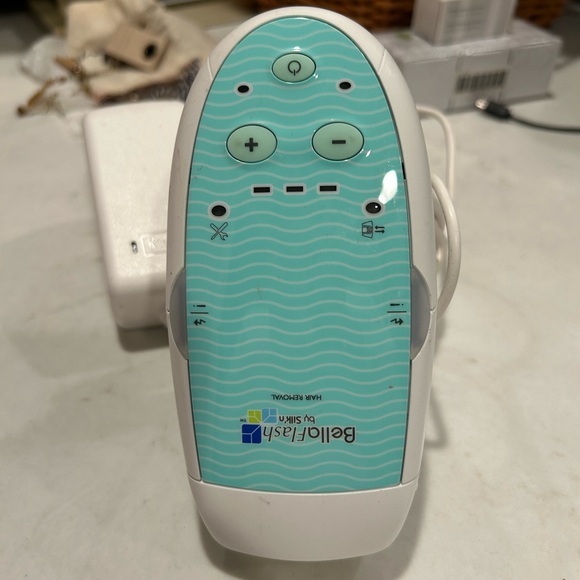 Bella Flash by Silk'n Hair Removal System - Picture 3 of 9